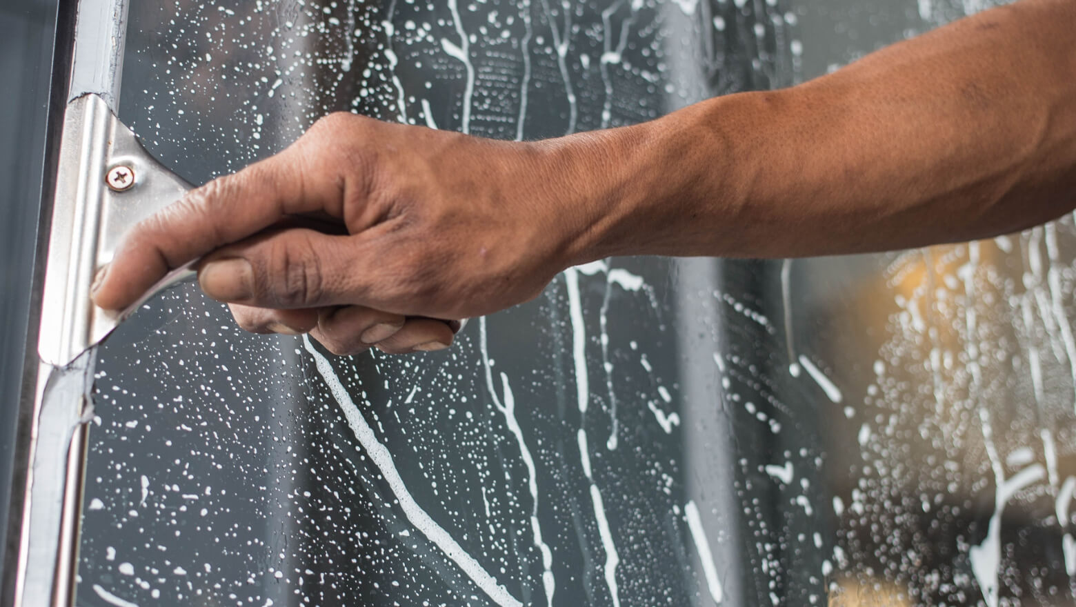 Nettoyer les surfaces vitrées